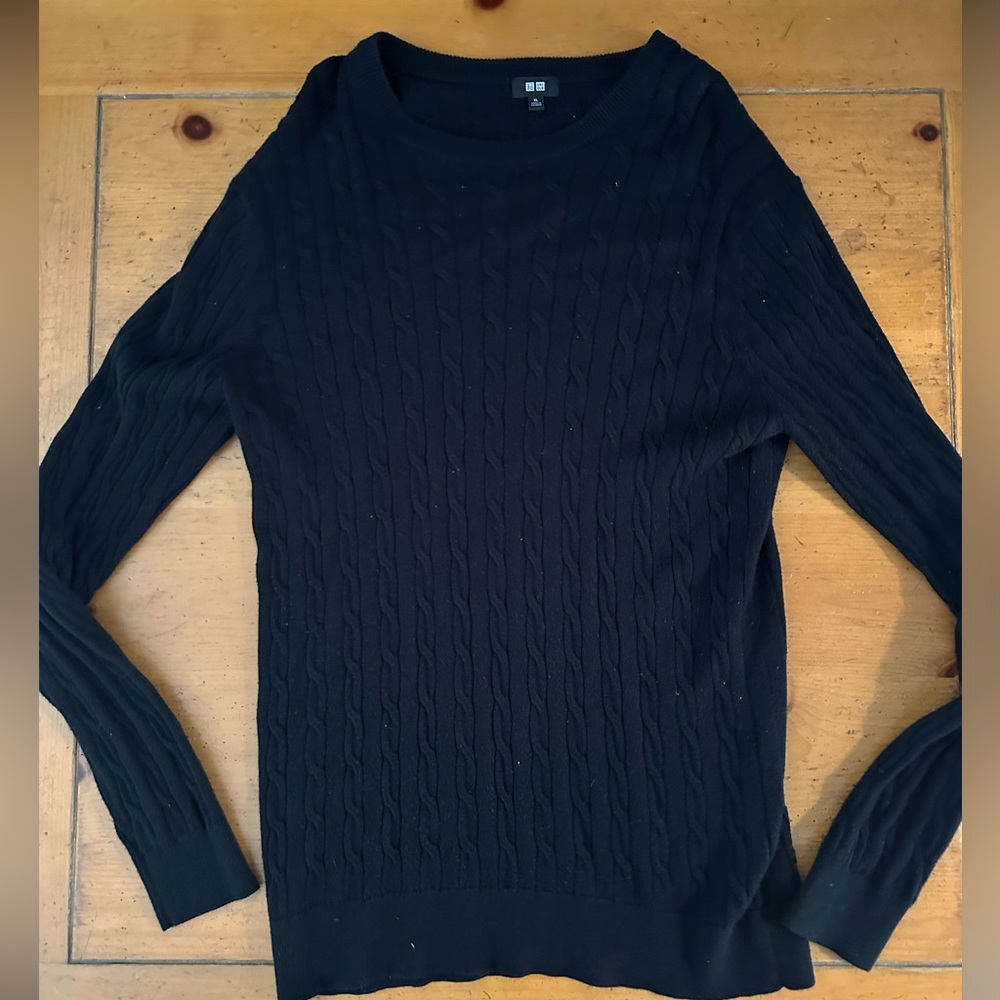 Black crewneck